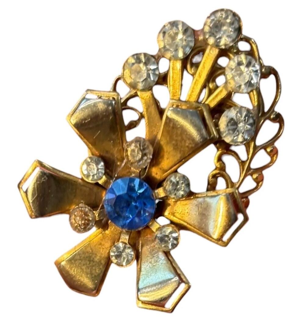 Vintage 1940s Rhinestone Flower Brooch Blue Stone Gold Tone Filigree Pin